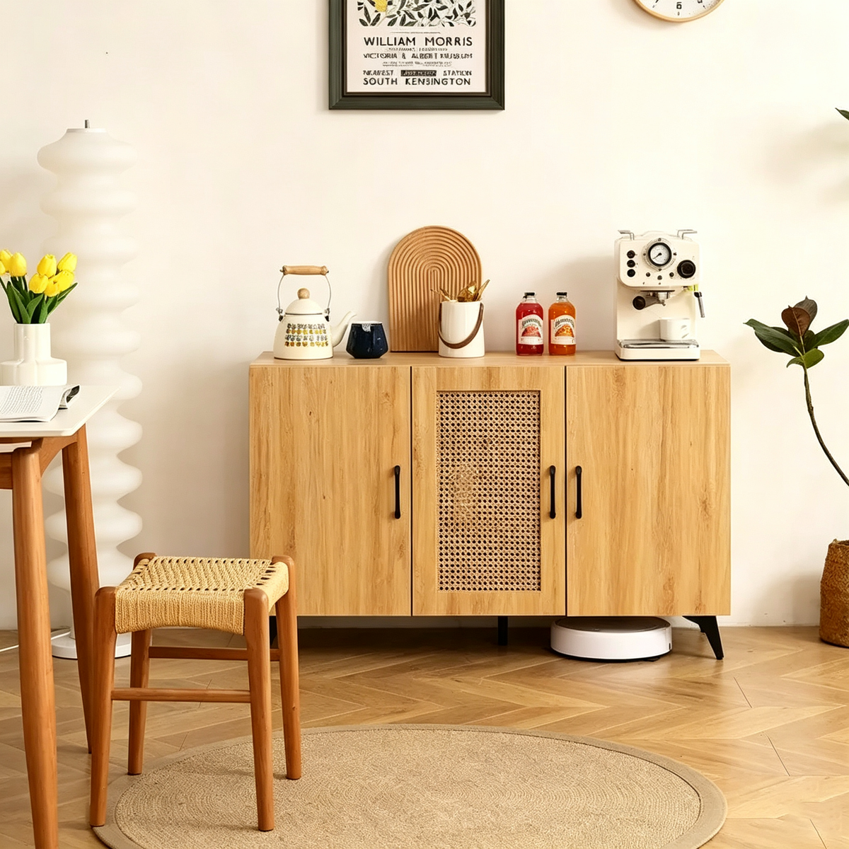 Armoire à trois portes de 45,3 po de largeur avec rotin naturel