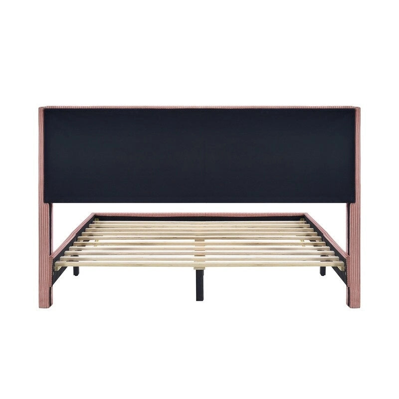 Lit plateforme élégant en bois tapissé avec tête de lit capitonnée