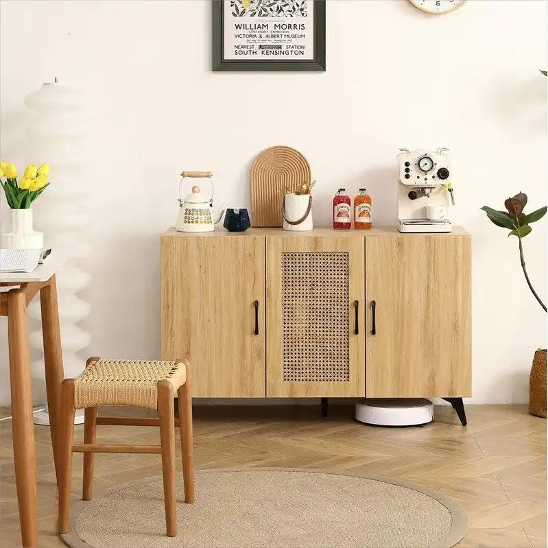 Armoire à trois portes de 45,3 po de largeur avec rotin naturel